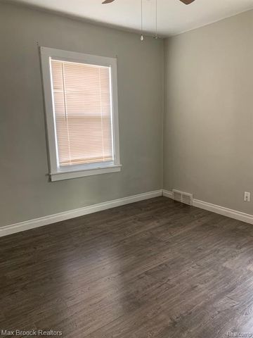 1448 E Harry Avenue, Hazel Park, MI 48030