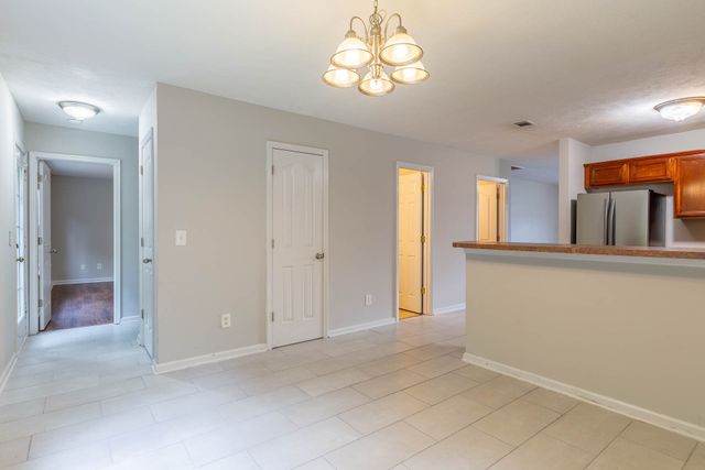 752 Holland Ridge Dr, La Vergne, TN 37086