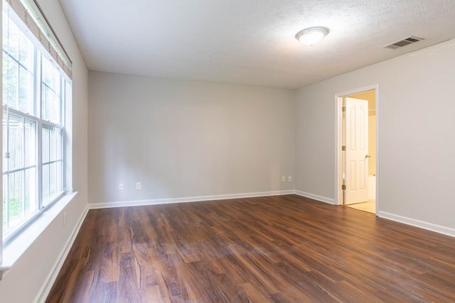 752 Holland Ridge Dr, La Vergne, TN 37086