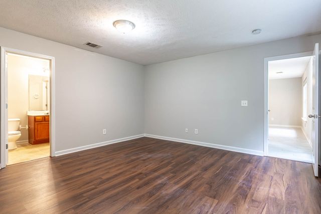 752 Holland Ridge Dr, La Vergne, TN 37086