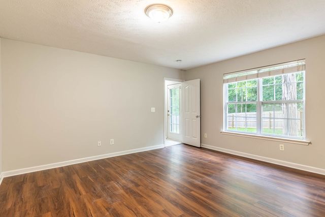 752 Holland Ridge Dr, La Vergne, TN 37086