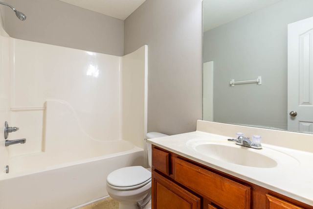 752 Holland Ridge Dr, La Vergne, TN 37086