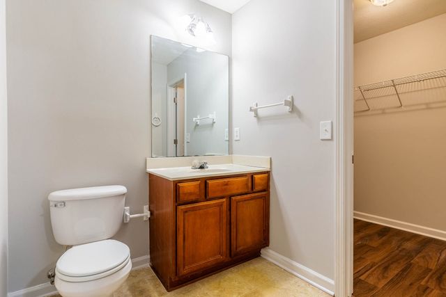 752 Holland Ridge Dr, La Vergne, TN 37086