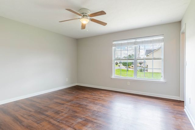 752 Holland Ridge Dr, La Vergne, TN 37086