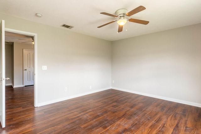 752 Holland Ridge Dr, La Vergne, TN 37086