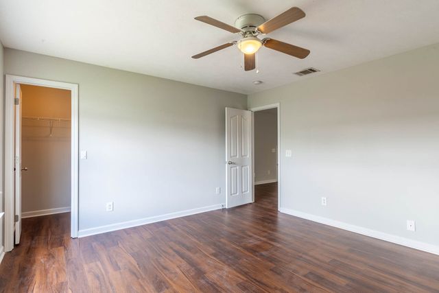 752 Holland Ridge Dr, La Vergne, TN 37086