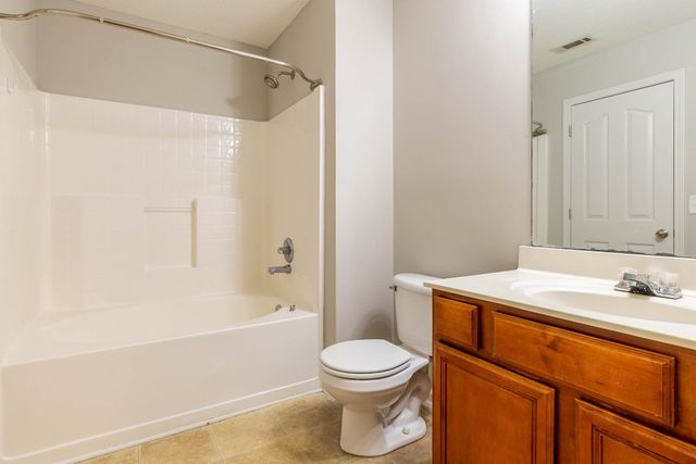 752 Holland Ridge Dr, La Vergne, TN 37086