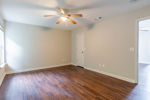 752 Holland Ridge Dr, La Vergne, TN 37086