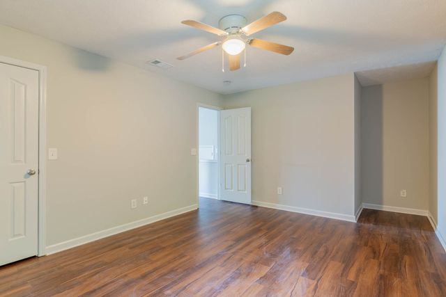 752 Holland Ridge Dr, La Vergne, TN 37086