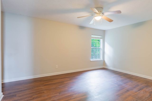 752 Holland Ridge Dr, La Vergne, TN 37086