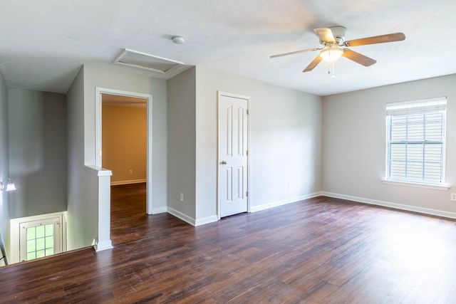 752 Holland Ridge Dr, La Vergne, TN 37086