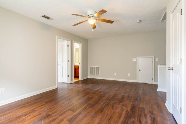 752 Holland Ridge Dr, La Vergne, TN 37086