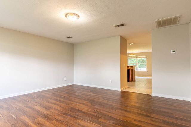 752 Holland Ridge Dr, La Vergne, TN 37086