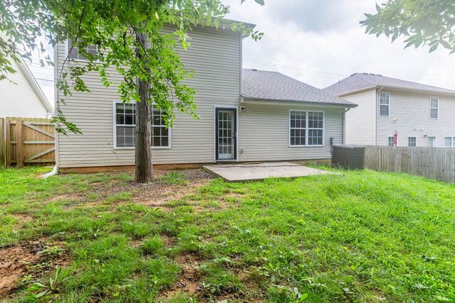 752 Holland Ridge Dr, La Vergne, TN 37086