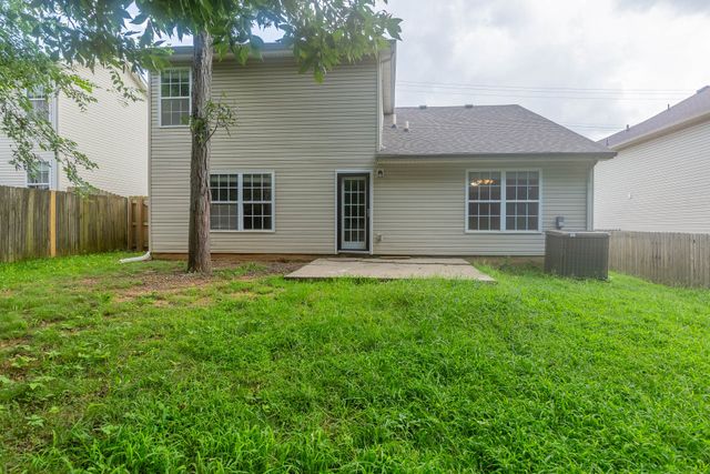752 Holland Ridge Dr, La Vergne, TN 37086