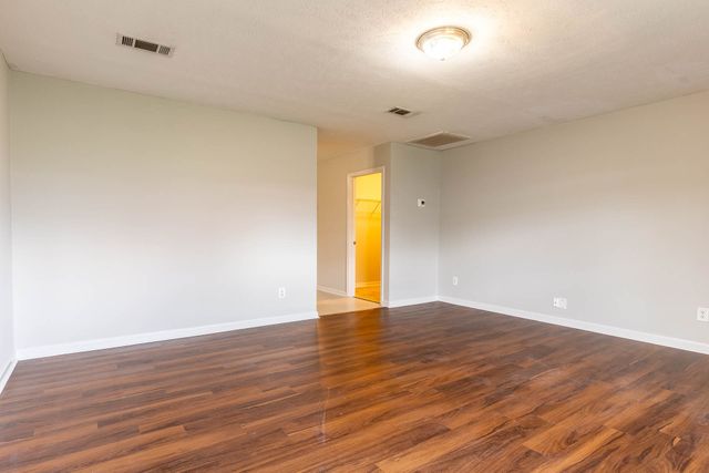 752 Holland Ridge Dr, La Vergne, TN 37086