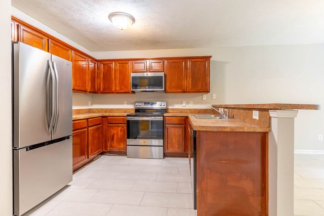 752 Holland Ridge Dr, La Vergne, TN 37086