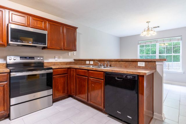 752 Holland Ridge Dr, La Vergne, TN 37086