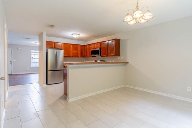 752 Holland Ridge Dr, La Vergne, TN 37086