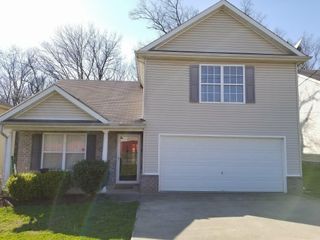 752 Holland Ridge Dr, La Vergne, TN 37086