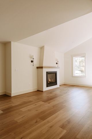 809 Chase Rd, Lunenburg, MA 01462