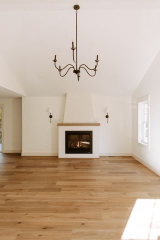 809 Chase Rd, Lunenburg, MA 01462