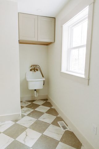 809 Chase Rd, Lunenburg, MA 01462