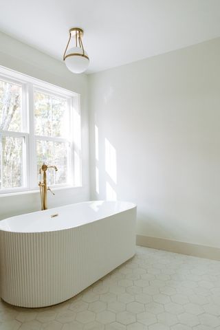 809 Chase Rd, Lunenburg, MA 01462