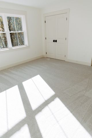 809 Chase Rd, Lunenburg, MA 01462