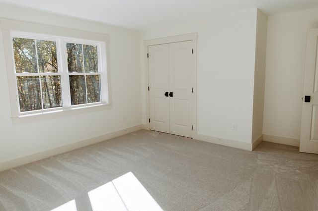 809 Chase Rd, Lunenburg, MA 01462