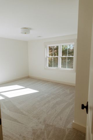 809 Chase Rd, Lunenburg, MA 01462