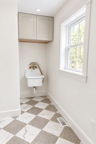 809 Chase Rd, Lunenburg, MA 01462