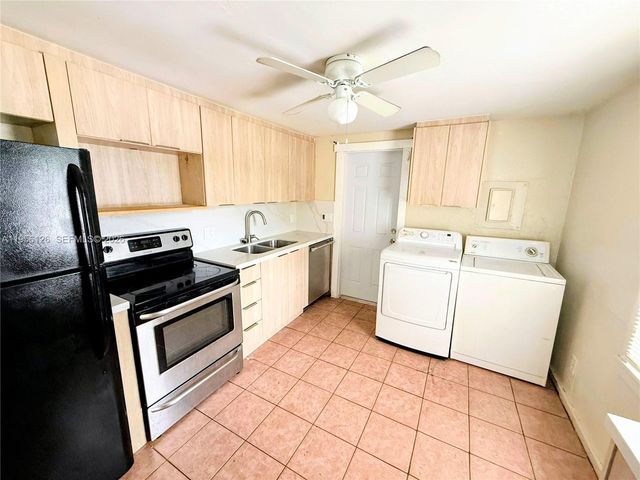 1062 NE 38th St Main, Oakland Park, FL 33334