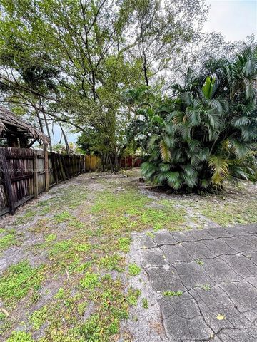 1062 NE 38th St Main, Oakland Park, FL 33334