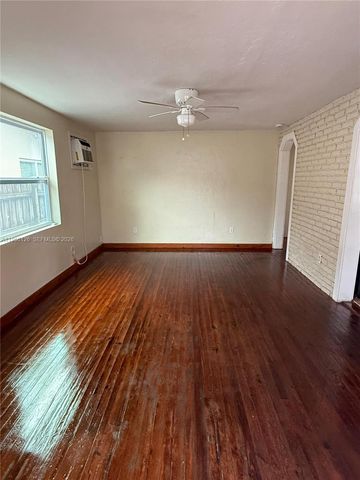 1062 NE 38th St Main, Oakland Park, FL 33334