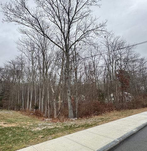 36 Lake Parkway, Webster, MA 01570