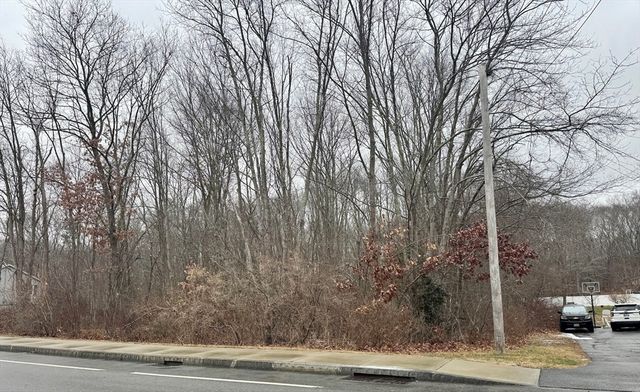 36 Lake Parkway, Webster, MA 01570