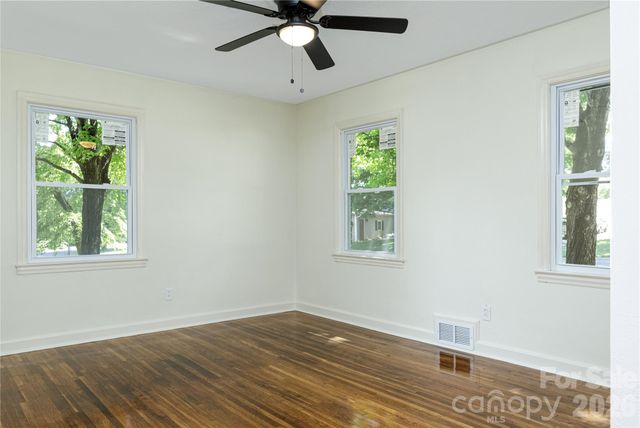 214 McGinnis Avenue, Lincolnton, NC 28092