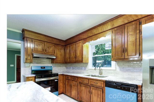 214 McGinnis Avenue, Lincolnton, NC 28092