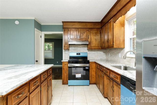 214 McGinnis Avenue, Lincolnton, NC 28092
