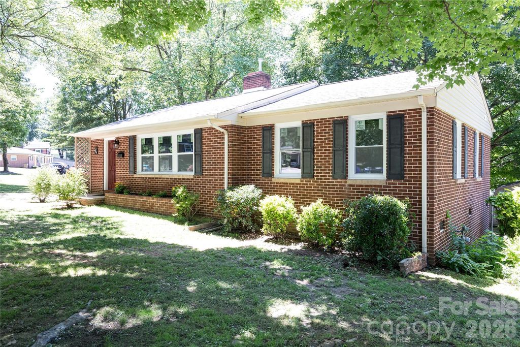 214 McGinnis Avenue, Lincolnton, NC 28092