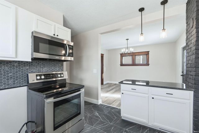 1326 Dodge Avenue, Fort Wayne, IN 46805