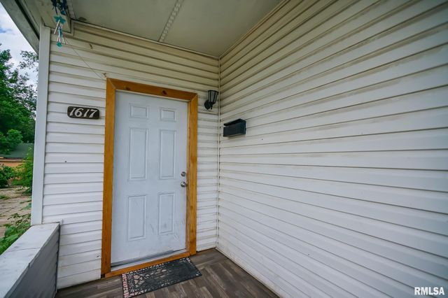 1617 W LINCOLN Avenue, Peoria, IL 61605