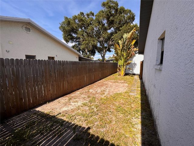 9289 92ND WAY, Seminole, FL 33777