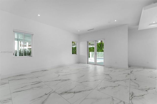 8221 NW 34th Dr, Doral, FL 33122