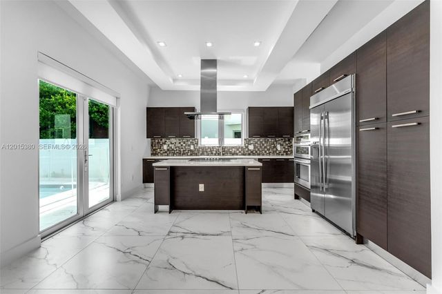 8221 NW 34th Dr, Doral, FL 33122