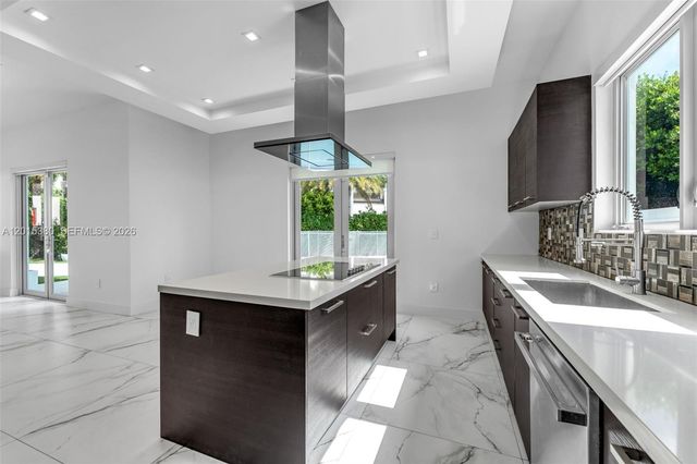 8221 NW 34th Dr, Doral, FL 33122