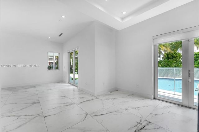 8221 NW 34th Dr, Doral, FL 33122