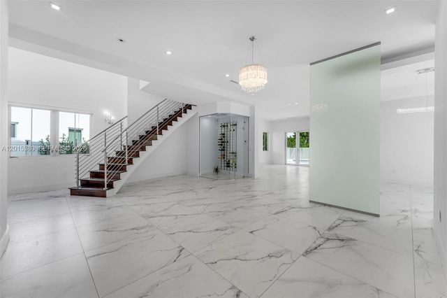 8221 NW 34th Dr, Doral, FL 33122