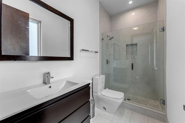 8221 NW 34th Dr, Doral, FL 33122